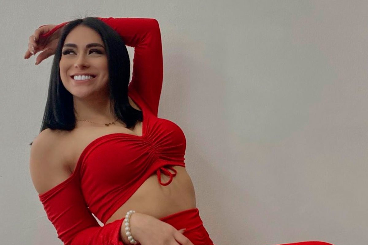 Fátima Segovia mostrando las tetas y el culo en la bañera para OnlyFans