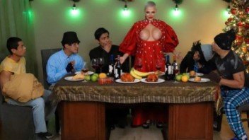 Cena Navideña para los Pobres – Dasha – SexMex