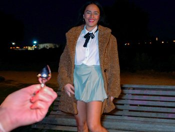 Fakings – Valen Pink – «Que entró… que entró!!!» Valen se atreve con el reto mas importante de su vida: Chico «virgen» para un TRAS TRAS POR DETRÁS