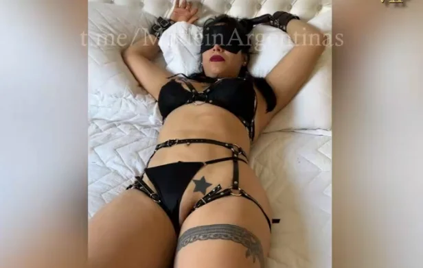 Jesy Fux – Sometida en la Cama