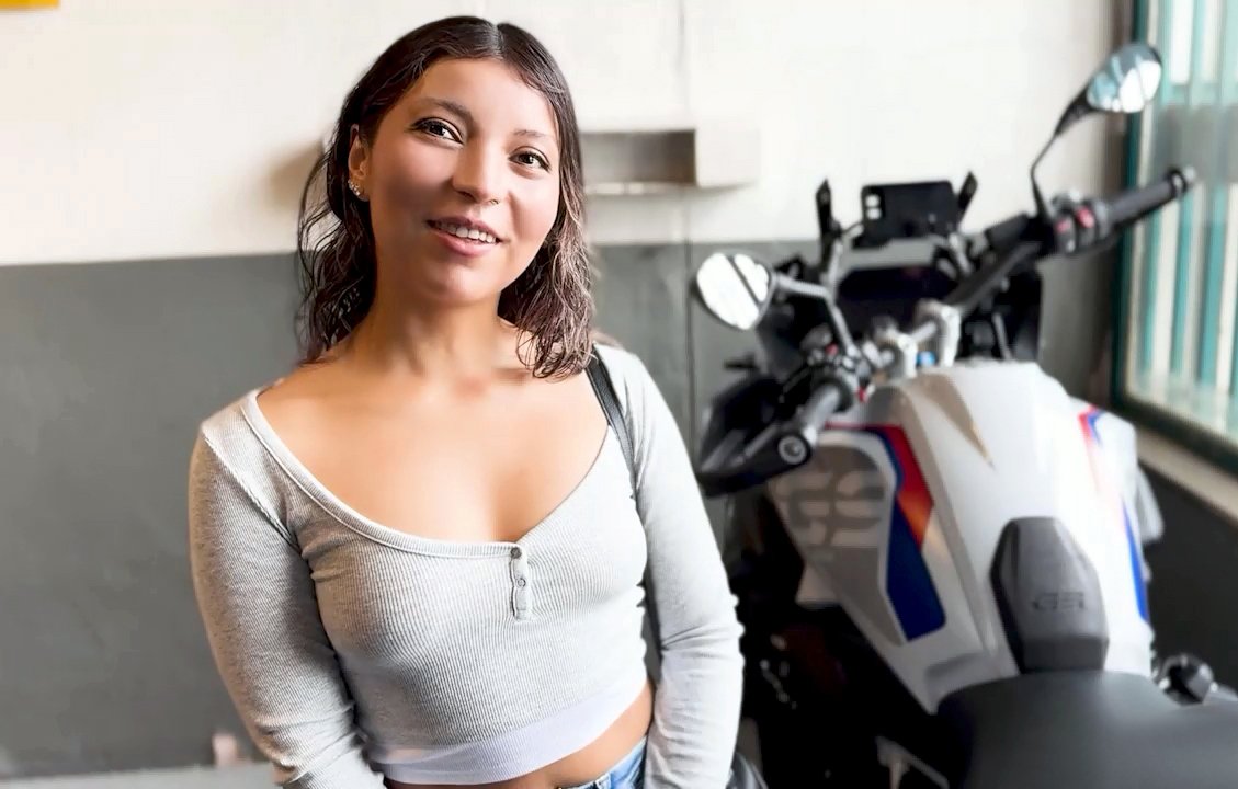 PutaLocura – Mia Camila – Pilladas a la Motera Colombiana