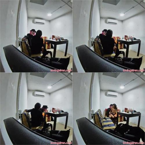 Kompayaso – Follando con una fan con cámara oculta