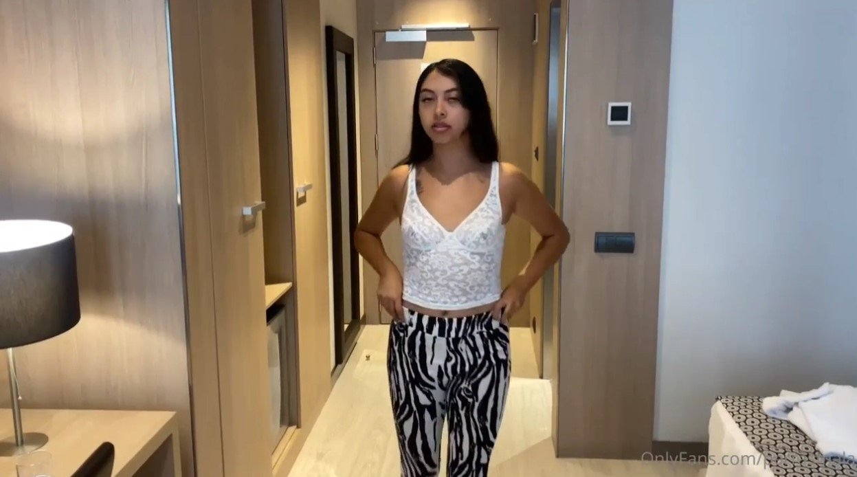 Onlyfans – Perrasmalas – Follando con la Chica de Limpieza