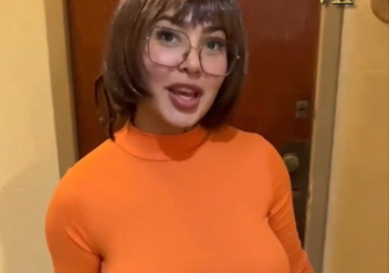 Mafer Alvarez – Pidiendo Dulces en Halloween