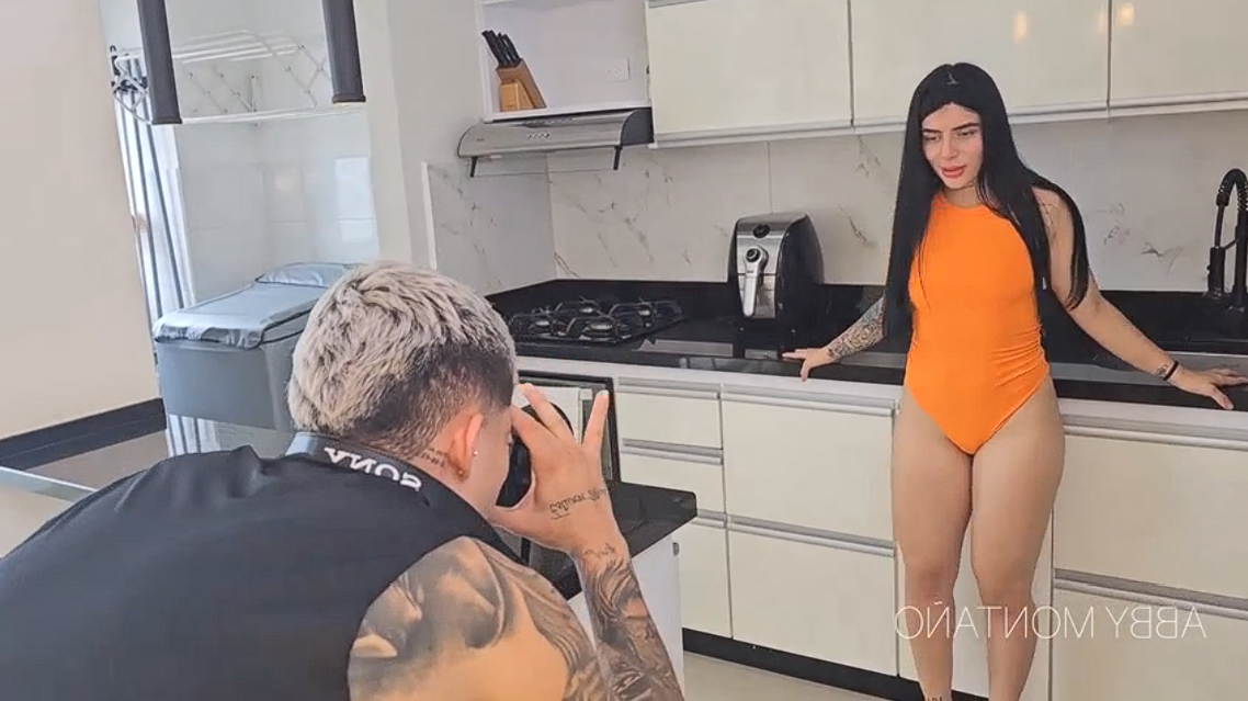Abby Montano – Fotógrafo Me Deja La Boca Llena De Semen