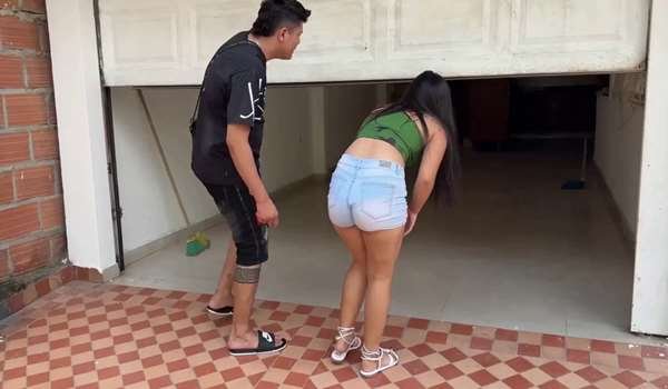 Casero – Me follo a mi pequeña hermanastra en casa abandonada