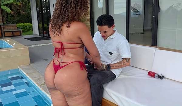 Carla Morelli – Repartidor de pollas grandes recibe recompensa