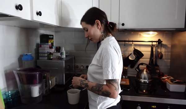 Alexa Poshspicy – La linda vecina resultó ser una puta anal