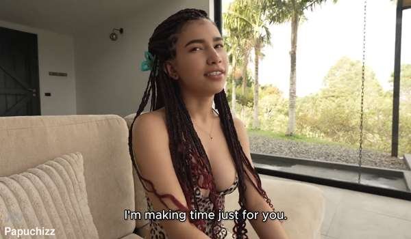 Sara Taylor – Mi profesora de español me deja follarle el culo justo después de clase.