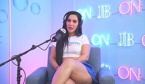 Sarah Black – Se vuelve loca cuando se atraganta con el camarógrafo