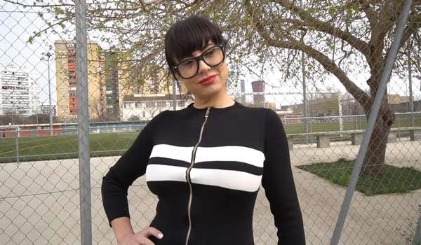 Fakings – Damaris – Ahora ya SOY MILF, a ver todos esos pichones que hay que desflorar. Venid nenes, venid con la progenitora Damaris