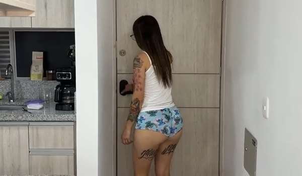 Samy Ortiz – Mi novia se va y su roomie me seduce