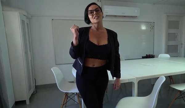 Fakings – Bianca Pure – Soy profesora de español, tengo 34 años Lección de hoy – Como ligarse a una madurita