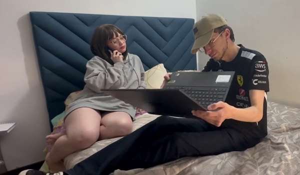 Anora – Esposa Infiel Se Folla Al Tecnico Mientras Habla Por Celular Con El Esposo
