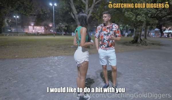 Catching Gold Diggers – Follando con una artista argentina de reguetón sumisa de 18 años