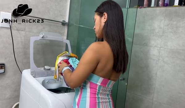 John Rick – Me follo a la novia de mi amigo en la ducha