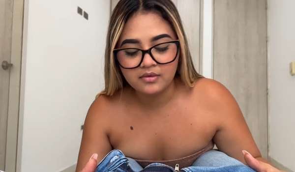 Yohamedi – Mi marido cornudo dejó que su amigo me follara para prestarnos dinero