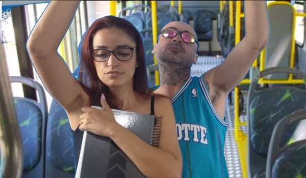 Ksalnovinhos – Pervertido penetra a una estudiante universitaria por detrás en el autobús en público