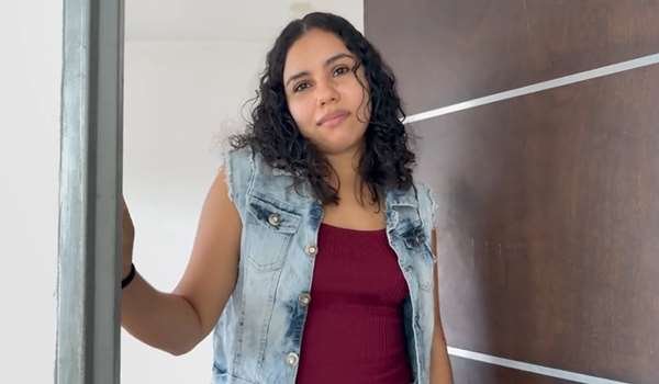 MeganSxx – Piedra papel o tijeras con la mujer de mi amigo