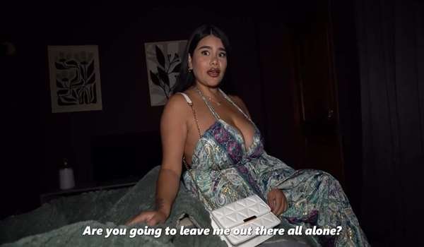 Issane – Una mujer de grandes tetas olvidó las llaves, así que compartió la cama con su cuñado