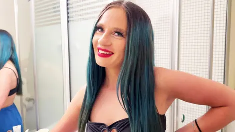Jacquie et Michel TV – Blue de Saint-Brieuc – Blue, de 31 años, soñaba con ser la estrella de su regreso.