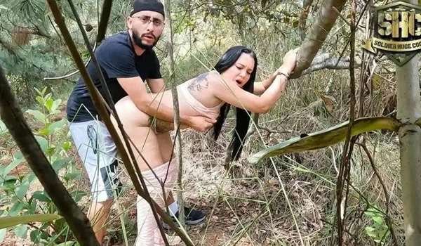Soldier Huge Cock – Es más divertido tener sexo al aire libre