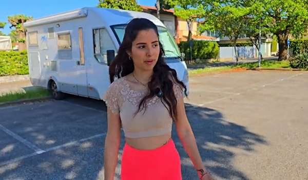 Latina – Hermanastra caliente en patines cohete tiene sexo duro