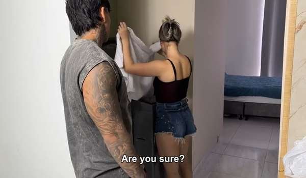 Lia Tovar – Atrapado – Mi roomie me descubre en la lavadora y terminamos follando