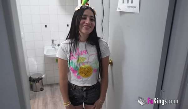 Fakings – Katalina Gómez – ForoCoches resucita a Mr Bobelo en FAKings! Sexo anal por pena a joven de 20 añitos, Katalina Gomez