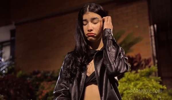 Sara Taylor – ¡Esperando a su novio! El hermanastro le da a la pequeña y cachonda latina una salvaje penetración vaginal y anal