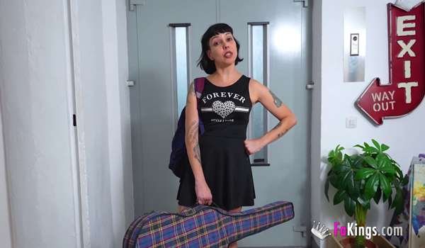 Leine Rebel – Videos EXTREMOS con MILFS españolas! Leine, convertimos a la punky de barrio en madurita elegante