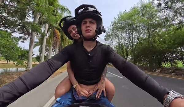 Daniela Garcia – Clienta De DIDI Me Masturba y Terminamos Follando En Su Casa
