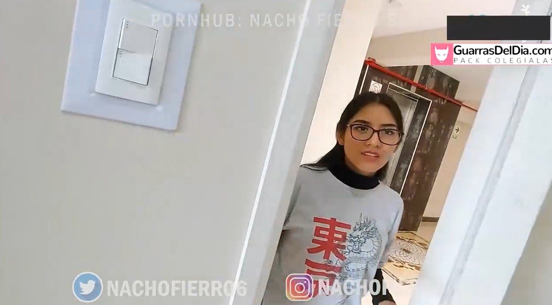 Nacho Fierro – La Chica de la Limpieza Ingresa a su Cuarto