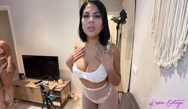 Kesha Ortega, Allison Miller – Putas latinas compartiendo un pene joven