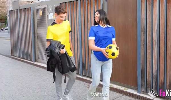 Lola Bratz – Follando con un futbolista. Es famoso Quiero su polla