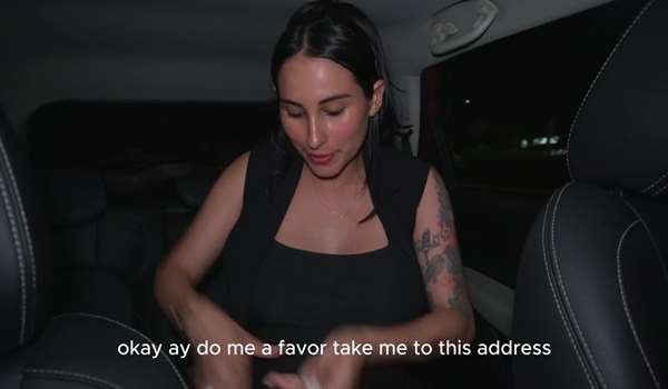 Jeniffer Play – Una chica embarazada se sube a un Uber y paga con sexo