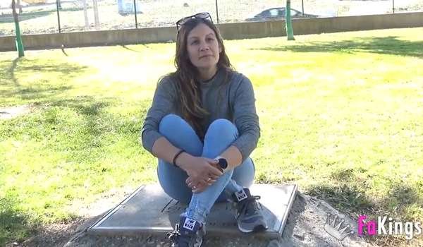 Fakings – Araceli – La hermanita pequeña vuelve a casa y nos pide jovencitos inexpertos