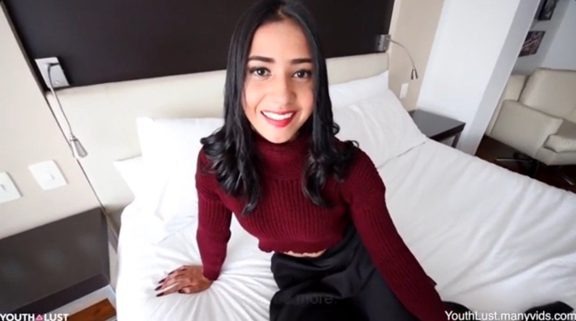 YouthLust – Sophie – Debut Porno